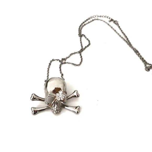 Silver skull necklace - Picture 1 of 3